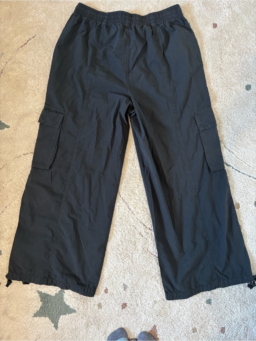 NWT Aerie Charcoal Gray Wide Leg Cargo Pants Drawstring Cinch Hem Size Large - Picture 2 of 6